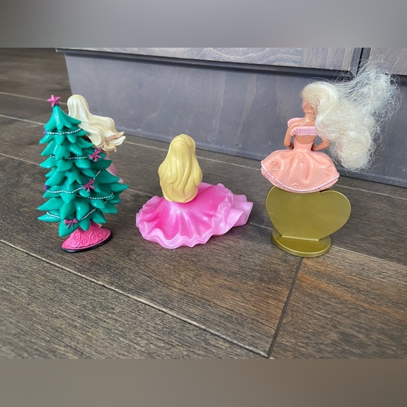 Vintage Barbie figures x3 - Picture 2 of 2